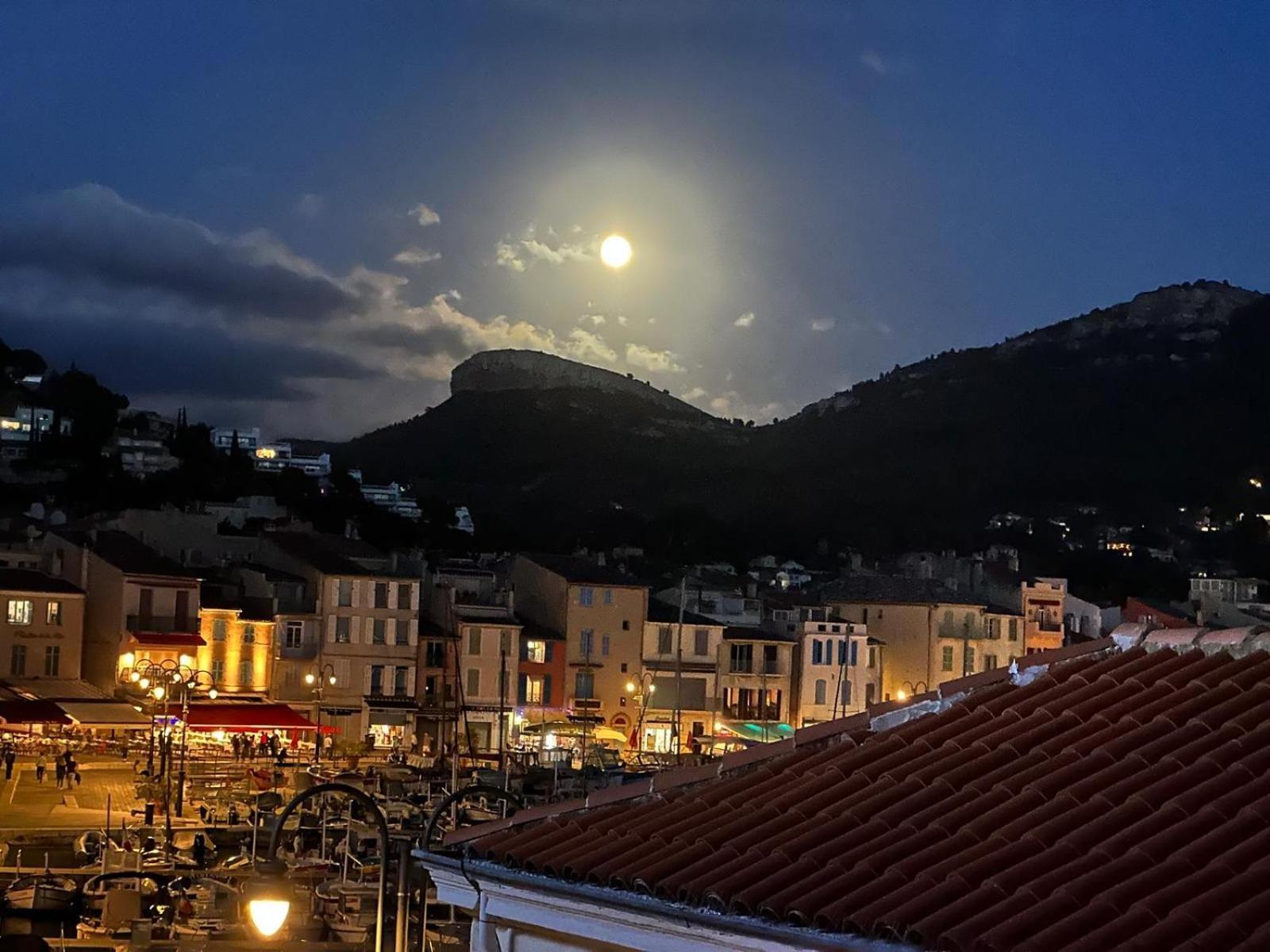 Cassis, le Grand Bleu, triplex vue mer, port plage 10mn à pieds Exterior foto